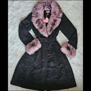 Sugar Thrillz Dolls Kill ‘REGAL PRESENCE’ Black Brocade Pink Fur Coat NWT L